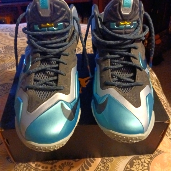 Lebron 11 T Rex GS Size 5.5 - Picture 1 of 5